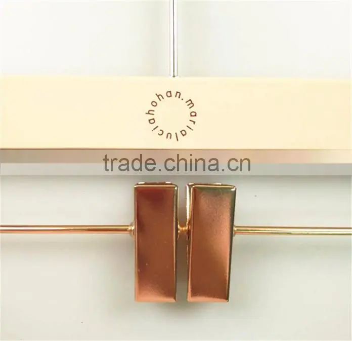 CY-655 Luxury wide shoulder rubber wooden hanger with rubber pant hanger