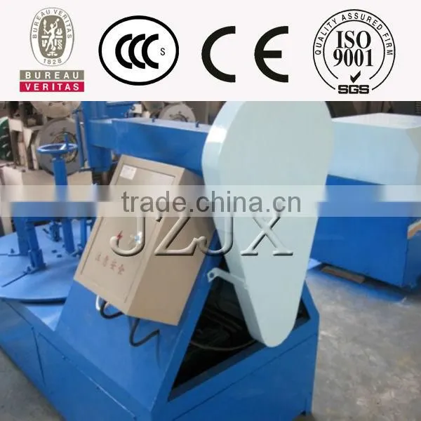 Waste tire recycling machine