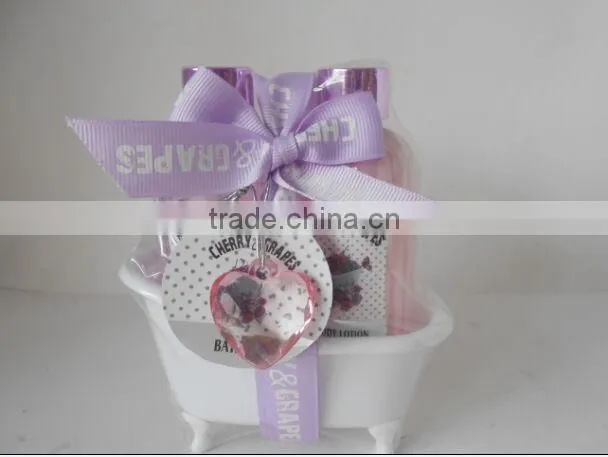 Mini bath tube with gift set