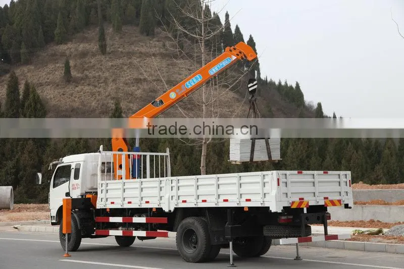 6.3ton timber crane on truck, Model No.: SQ6.3S3, hydraulic crane with telescopic arms