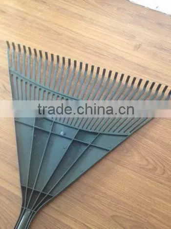 30T Green Wooden Handle Plastic Garden Rake