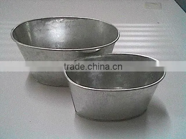 Oval metal flower pot with simple design