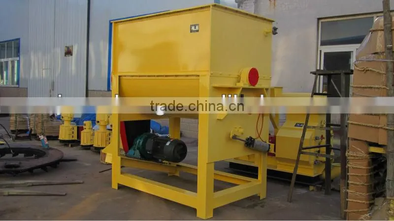 Animal feed mixer