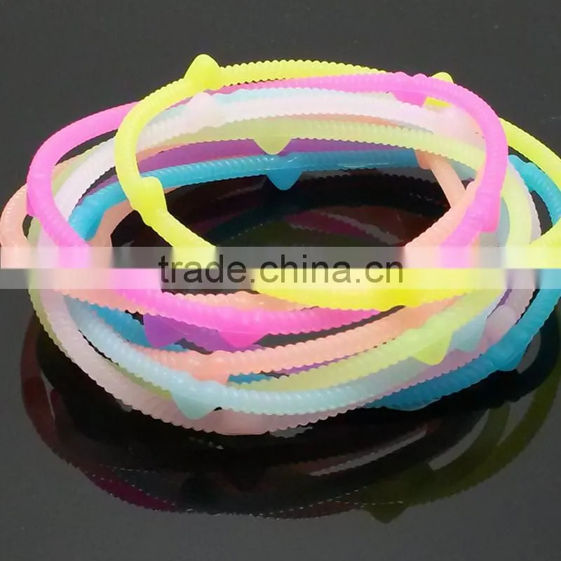 Fashionable and attractive OEM led night party free rubber bracelet