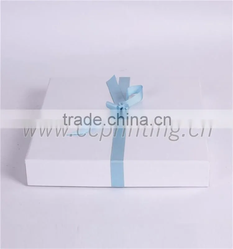 White engagement paper gift box packaging box with blue ribbon