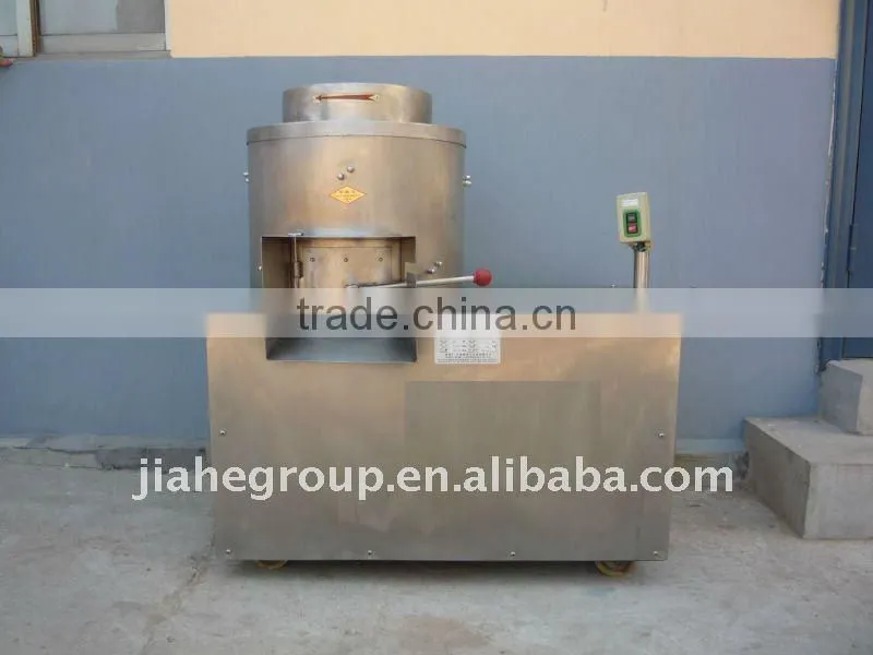 Wet-type garlic peeling machine