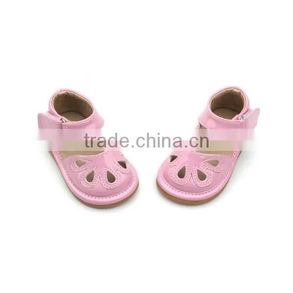 Wholesale squeaky baby walkers shoes sandal for girls children