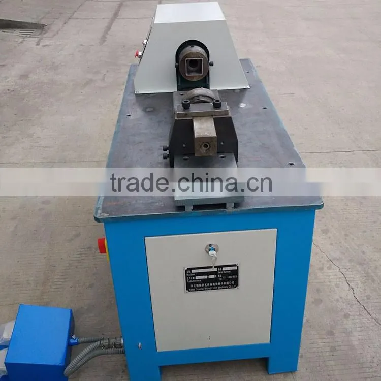 Iron twisting machine, iron twisting equipment for decoration