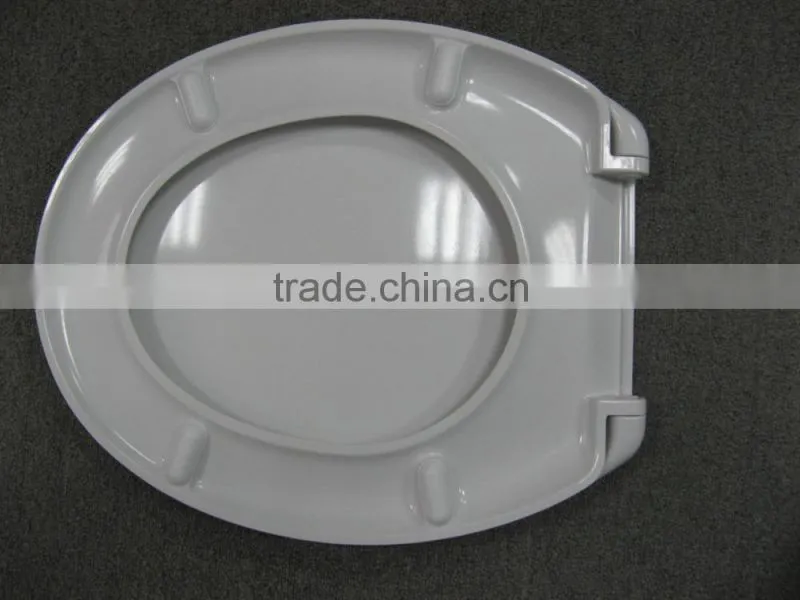 Universal WC toilet seat cover with soft close function in traditional design for EU market