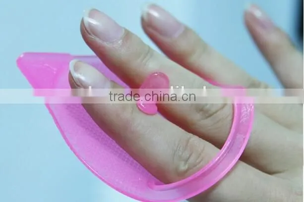 eco-friendly high quality mutifunctional heart design silicone facial cleansing brush