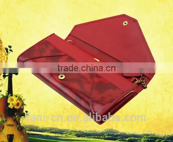 Wholesale ladies fashion clutch PU leather wallet with chain design and convenient to take