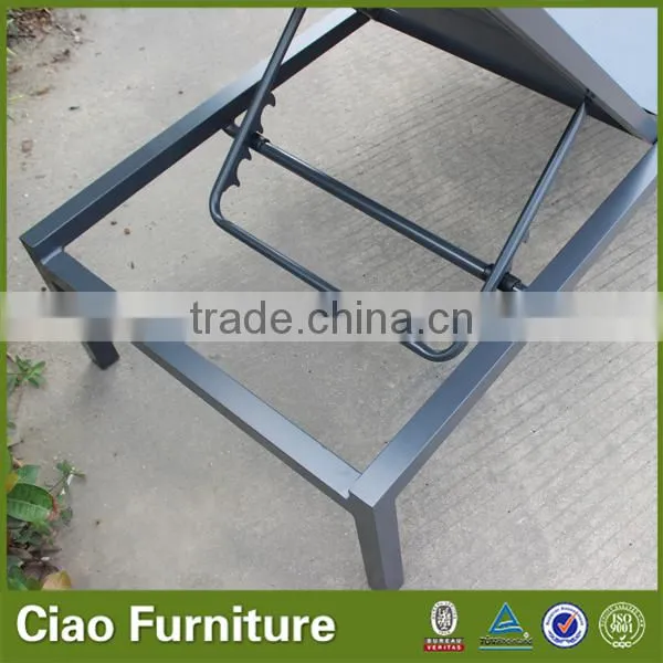 Stackble double-deck mesh sun lounger with aluminium table