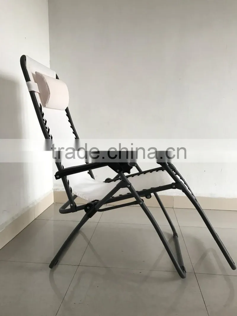 White Zero Gravity Chair Portable Folding Beach Chair with anthracite frame