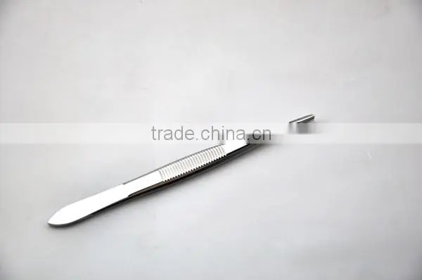 Produces a nice natural curl that lasts/eyebrow tweezer with good quality