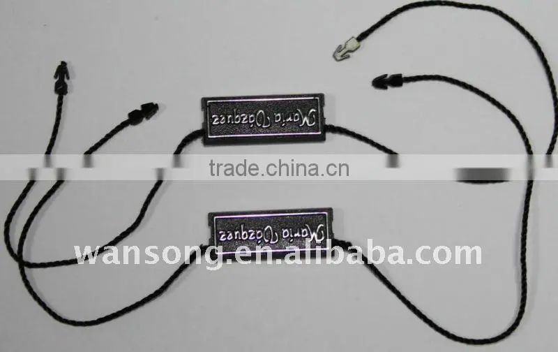 Factory custom black plastic hang tag/string seal with logo printing for sale