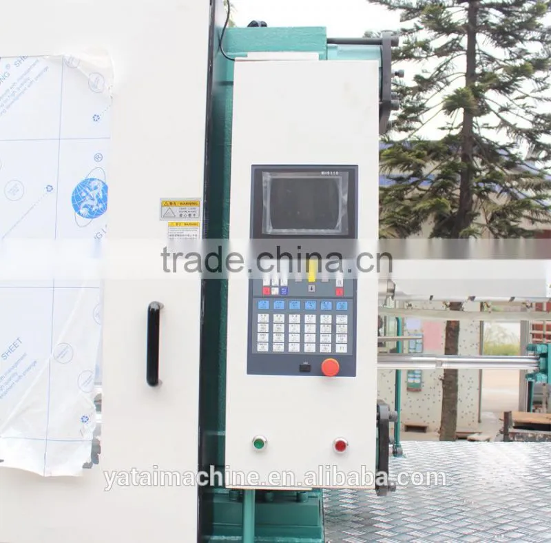LED lamp cover injection molding machine