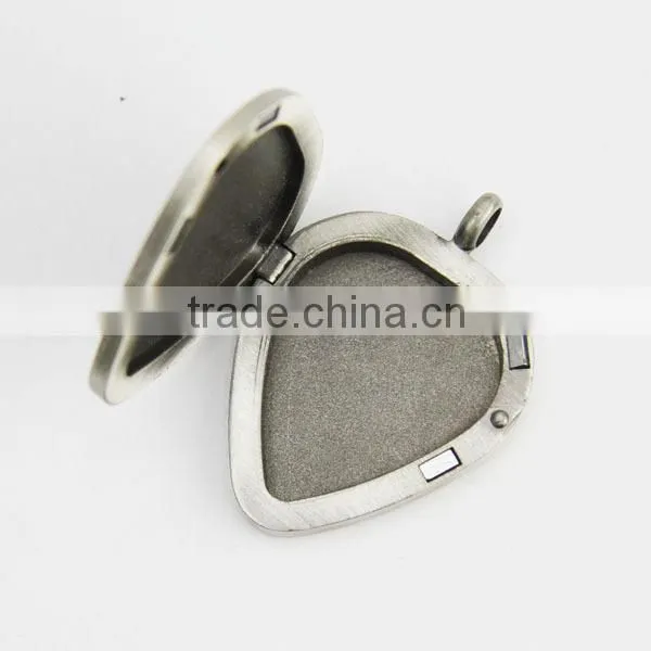 Silver Alloy Guitar Pickers Necklace For Man