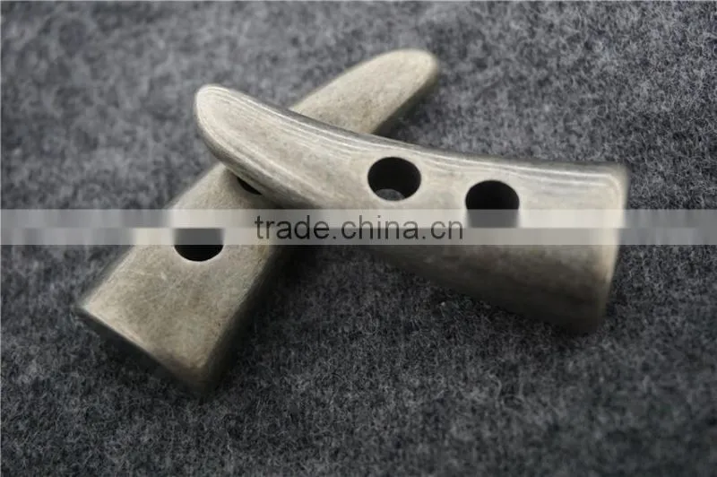 VINTAGE SILVER COLOR RESIN TOGGLE BUTTON