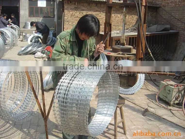 Razor Barbed Wire Mesh (factory)