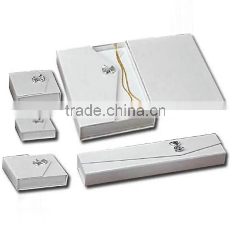High end white paper gift packaging box for jewels set
