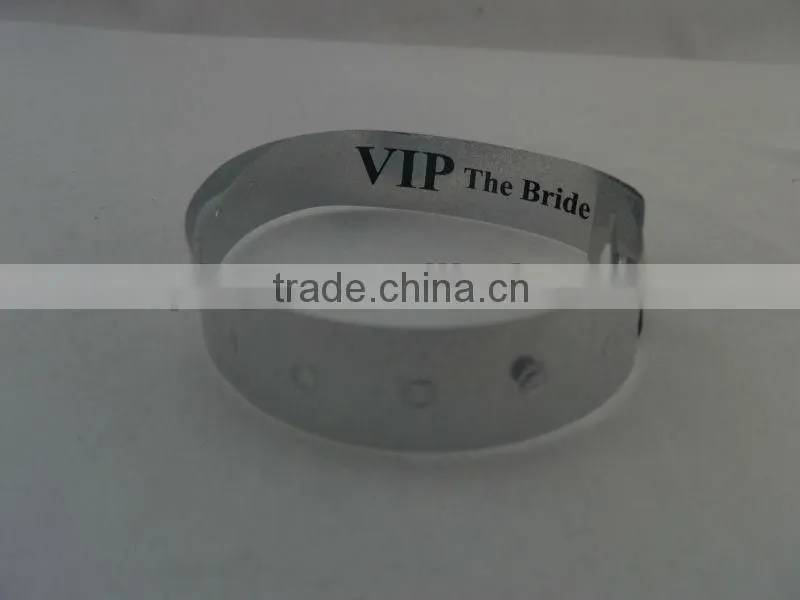 2013 Promotional 0.3mm reflective PVC disposable wrist bands