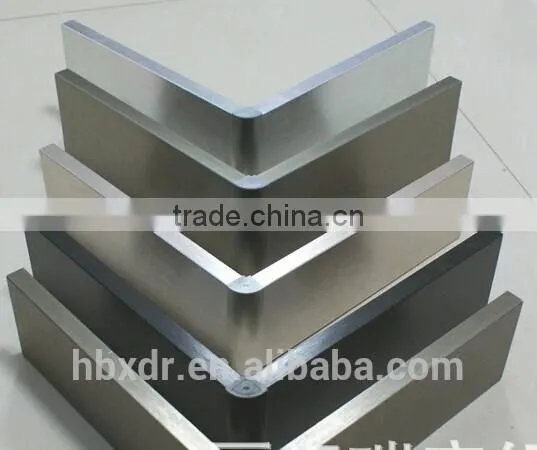 OEM elegant waterproof decorative kitchen aluminium baseboards