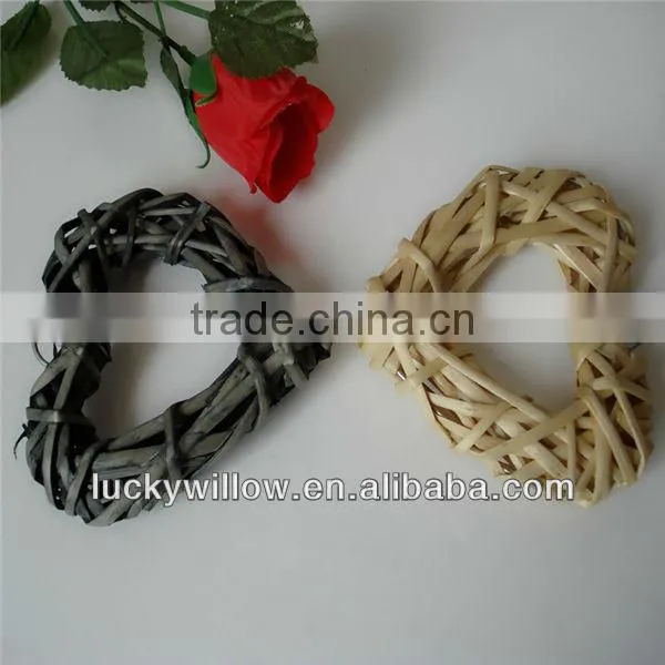 new design hanging heart shape wicker decoration