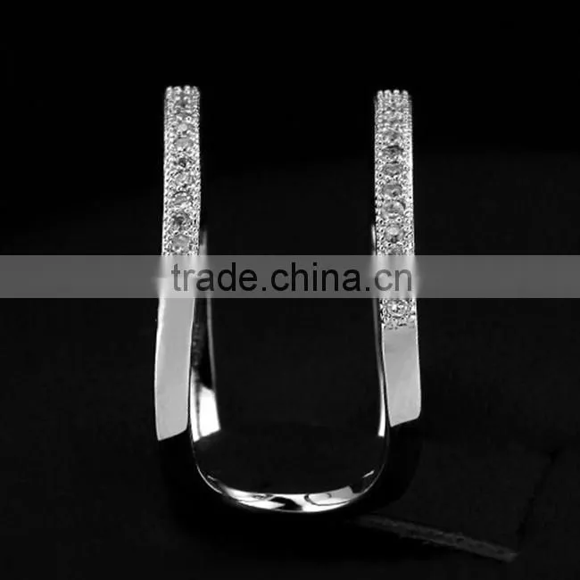 Women's Simple Fashion CZ Stone Gypsy Setting Copper Alloy Ring With Rhodium Plating