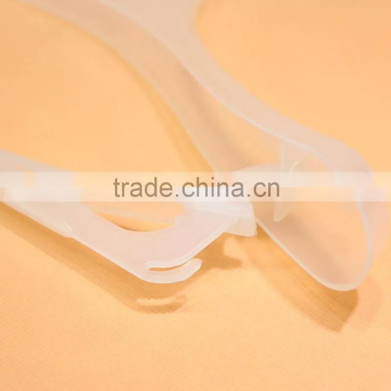 Wholesale easy plastic clothes/coat/suit hanger for suit display