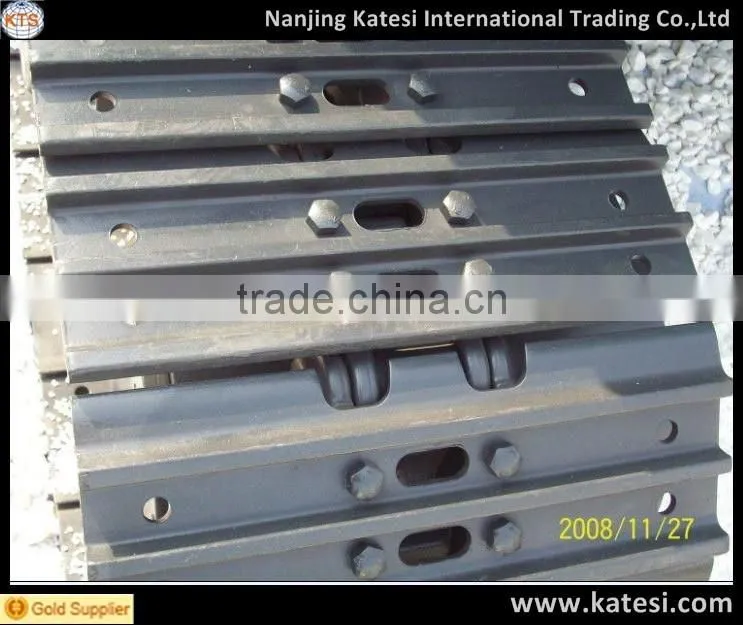 PC100 SK50 HD120 TL130 ZX450-3 D85 D8N Excavator and bulldozer spare parts track shoe assy/track group assembly