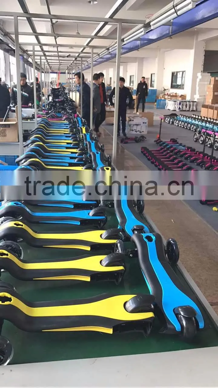 Cool Foldable Mist Spray Scooter For kids, Adjustable High Run scooter of gift for Children