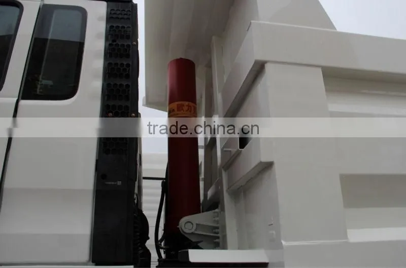 SINOTRUK HOWO 4WD tipper truck for sale