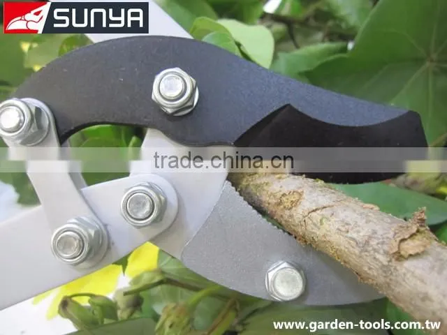Aluminum anvil telescopic lopper for cutting tree