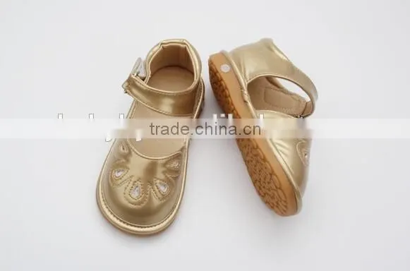 Manufacture 2016 New Arrival OEM Custom Leather Cute Newborn Squeaky Shoes Baby Girl Sandals