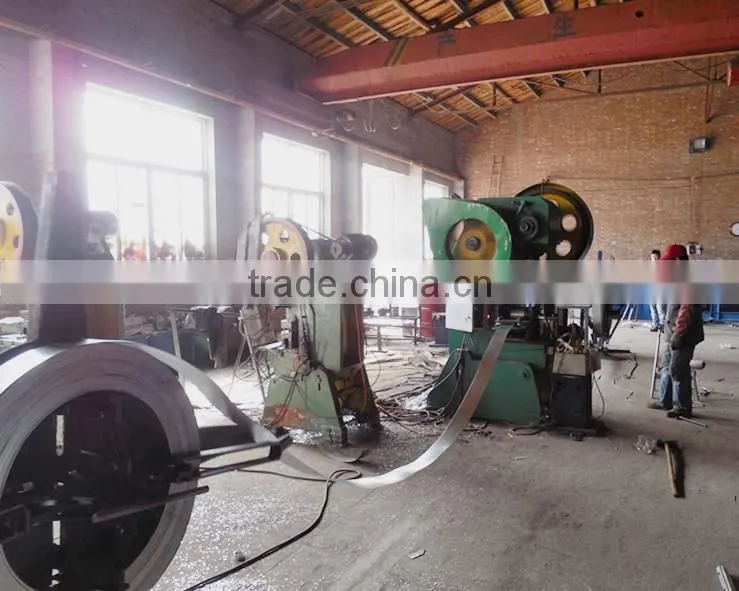2016 High quality low price of vineyard pole