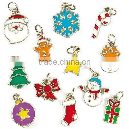 Christmsa Tree Triangle Metal Lapel Pin for Christmas Design Day