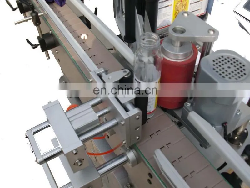 Omron detect eye automatic round bottle sticker labeling machine with fix-point function