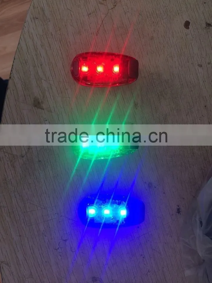 Wholesale promotion cheap safety clip flash running led light