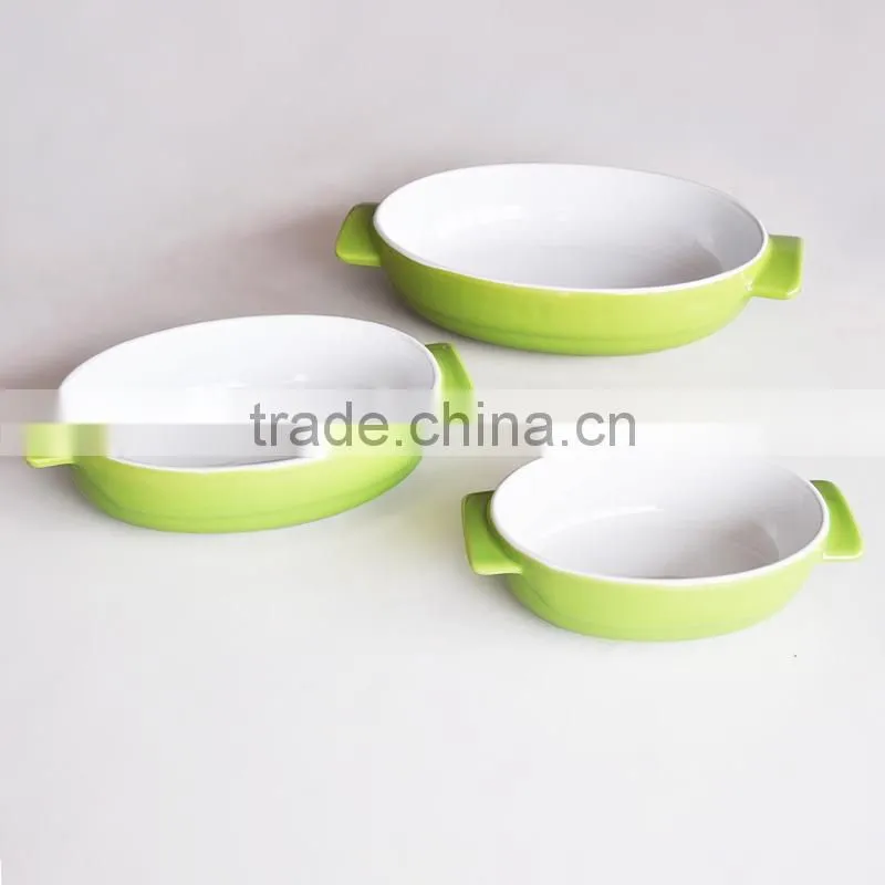Set of Two Ceramic Bake Plate with Handle in Solid Color