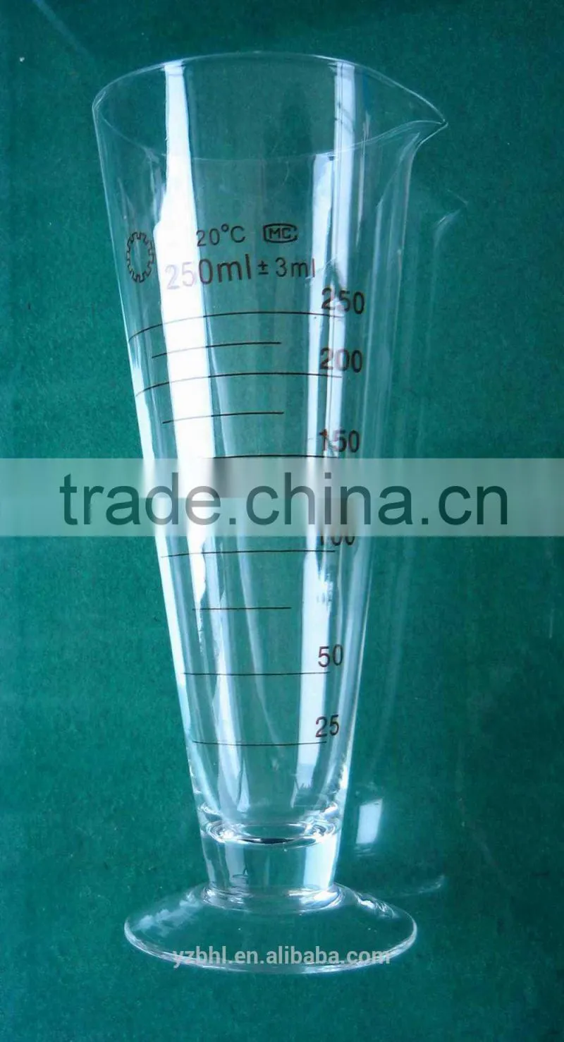 1611 glass measuring cup