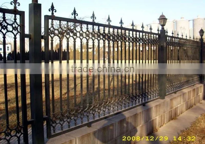 2015 hot galvanized handmade cheap iron fence