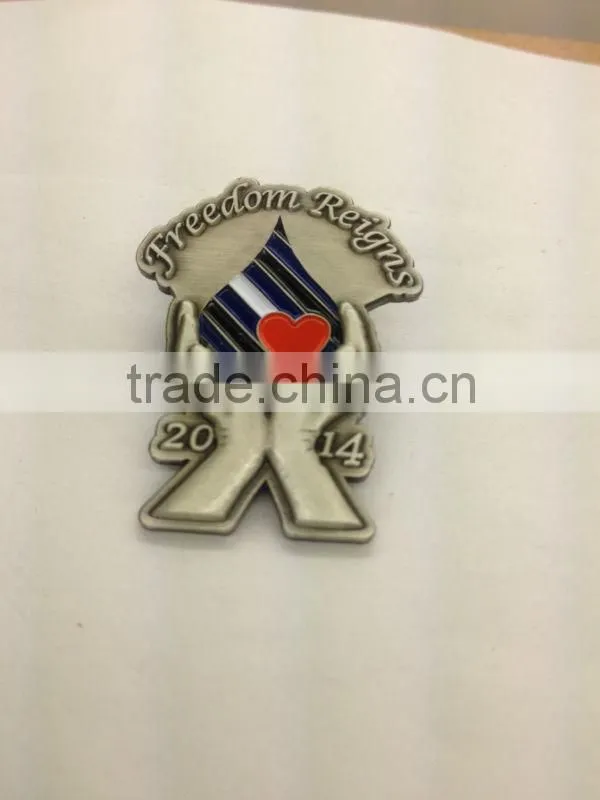 Custom casting metal souvenir lapel pins/custom die struck badges