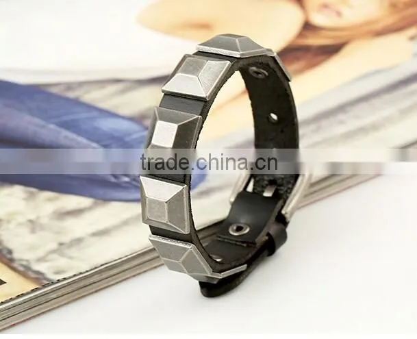 Unisex Women Punk Bracelet Silver Spike Rivet Cone Black Leather Cuff Wristband