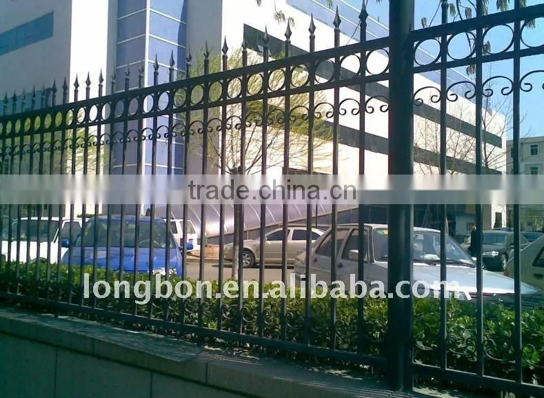2013 Top-selling modern wrought iron garden fencing