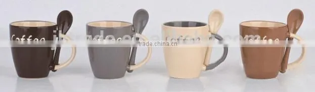 Wholesale glazing ceramic mug with spoon in handle