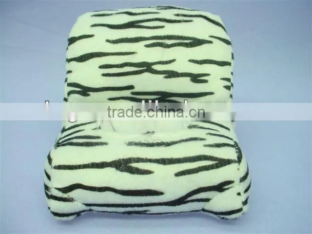Plush phone holder with pattern