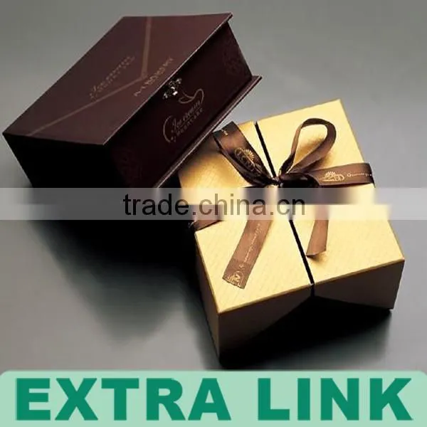 green packaging paper bag and packaging box with