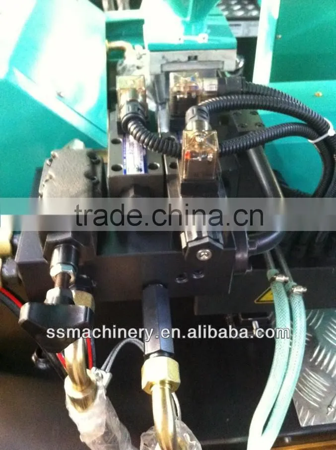 Small 50T injection moulding machine