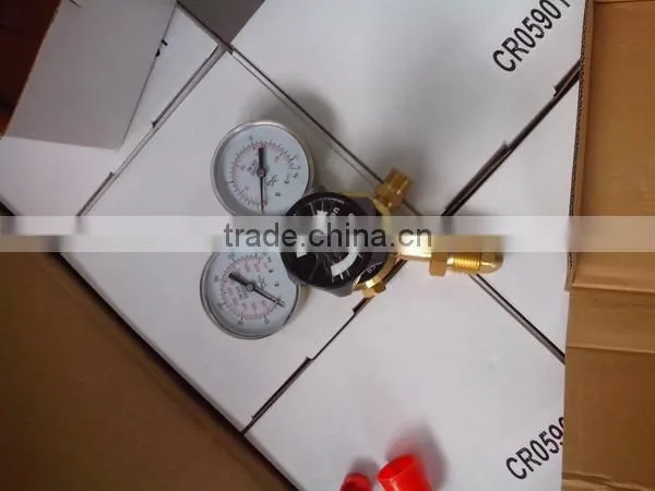 Electricity heated CO2 high pressure gas regulator for welding machine