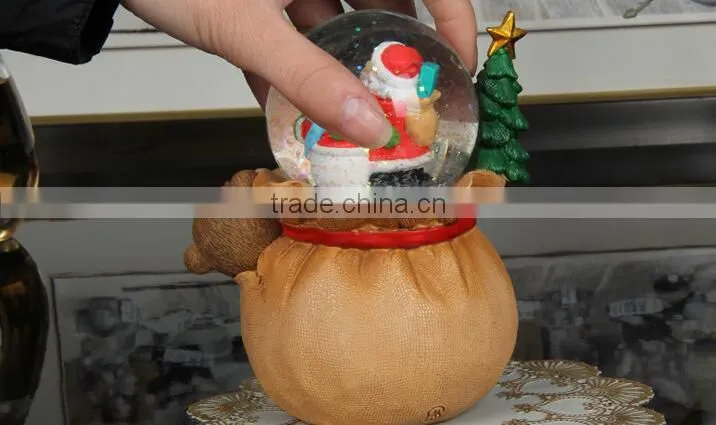 High Quality Resin Glass water globe Gifts water globe Christmas water globe